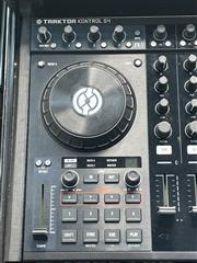 Native Instruments Traktor Kontrol S4 DJ Controller w/ Odyssey Glide Case